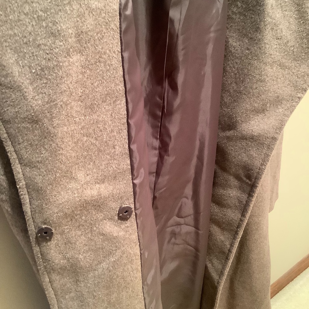 NWT Stunning, professional, wool blend Liz Claiborne coat. - Picture 3 of 7